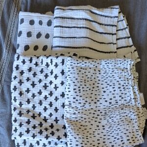 ADEN + ANAIS Set of 4 Black & White Muslin Swaddles